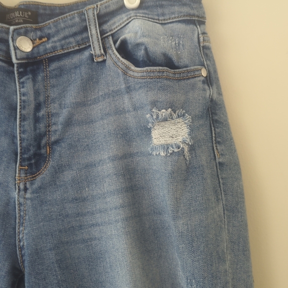 Judy Blue 11/30 distressed boyfriend jeans - Picture 6 of 9